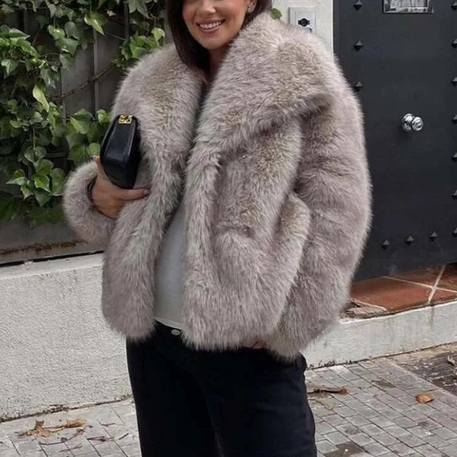 Klara Beige Kurze Kunstfell-Jacke für Damen | Plüschjacke Winter mit grossem Kragen - XS/S/M/L