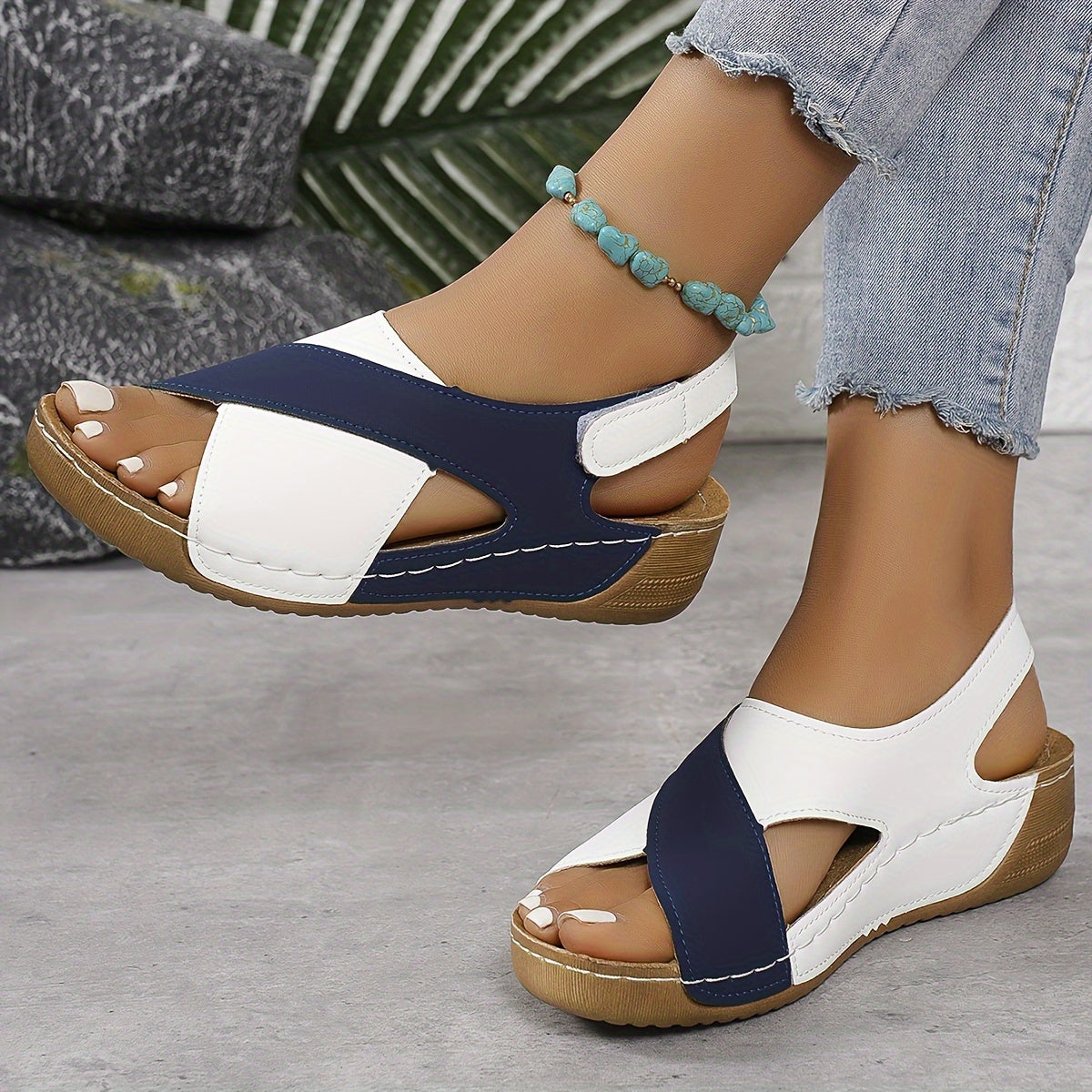 Lotti Navy-Weiss Orthopädische Keilsandale mit Kreuzriemen für Damen | Komfort und Stil | Verstellbarer Klettverschluss