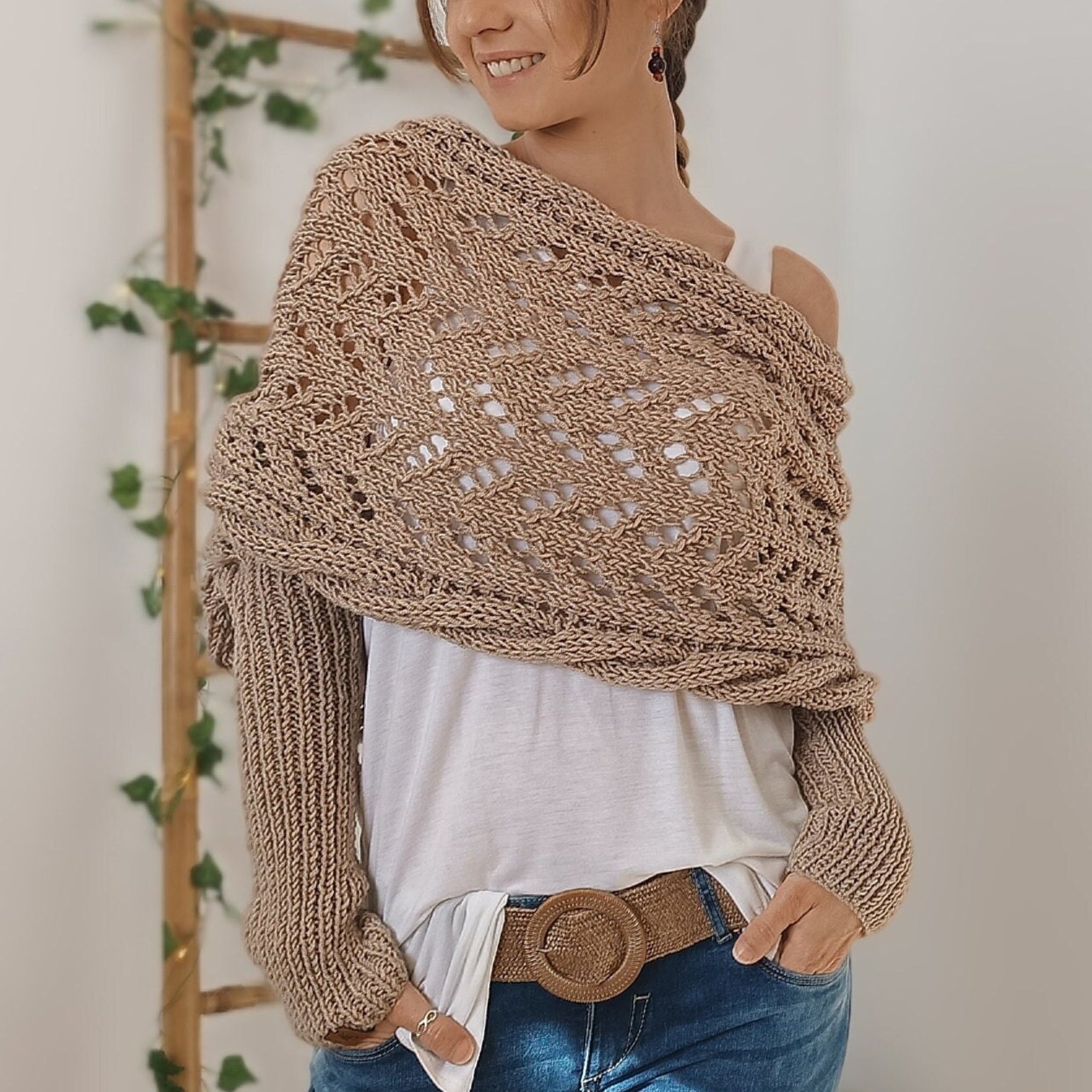 Vreni Hellgrau Gestrickter Schulterüberwurf mit Ärmeln und Lochmuster für Damen | Boho Casual Stil - S/M/L/XL