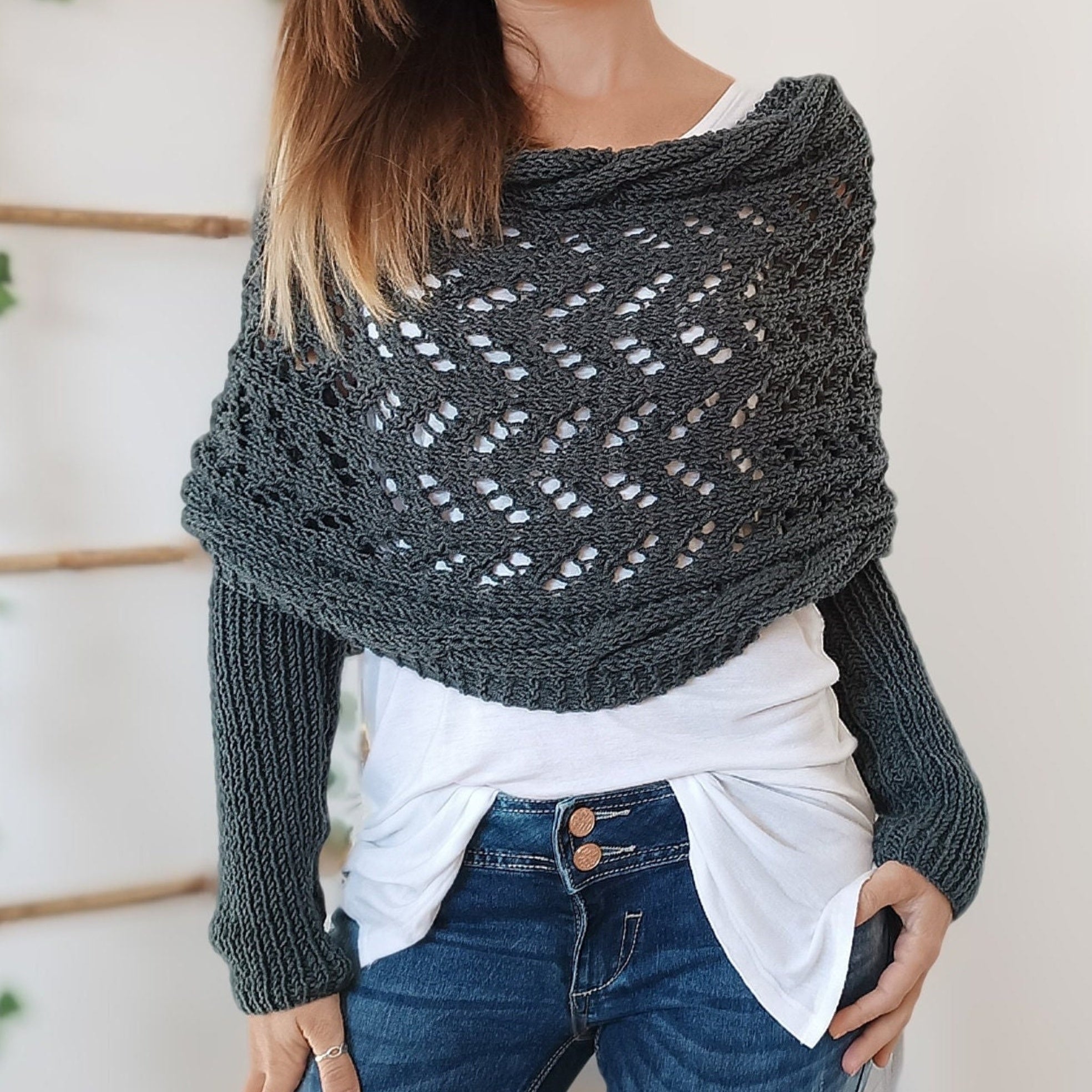 Vreni Hellgrau Gestrickter Schulterüberwurf mit Ärmeln und Lochmuster für Damen | Boho Casual Stil - S/M/L/XL