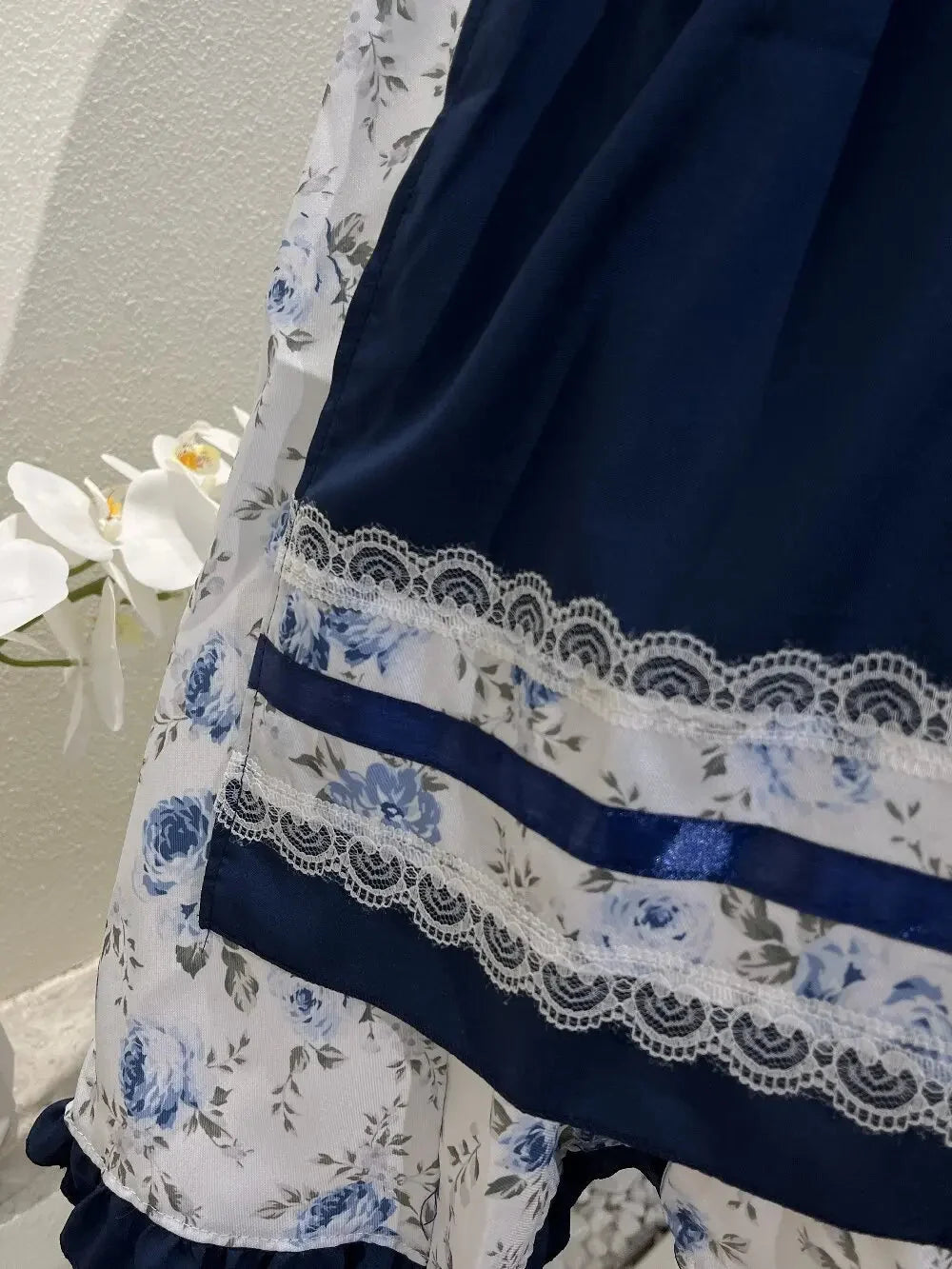 Vreni Dunkelblau Geblümtes Dirndlkleid für Damen mit Schürze | Oktoberfest Trachtenmode - S/M/L/XL