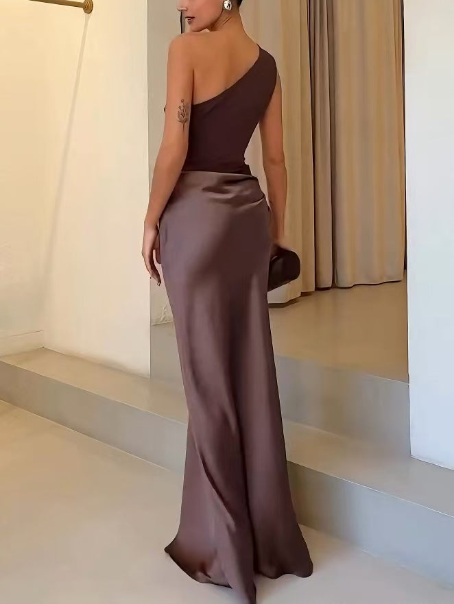 Doris Braun One-Shoulder Plissiertes Satin Maxikleid für Damen | Figurbetonend Elegant - XS/S/M/L/XL/2XL/3XL