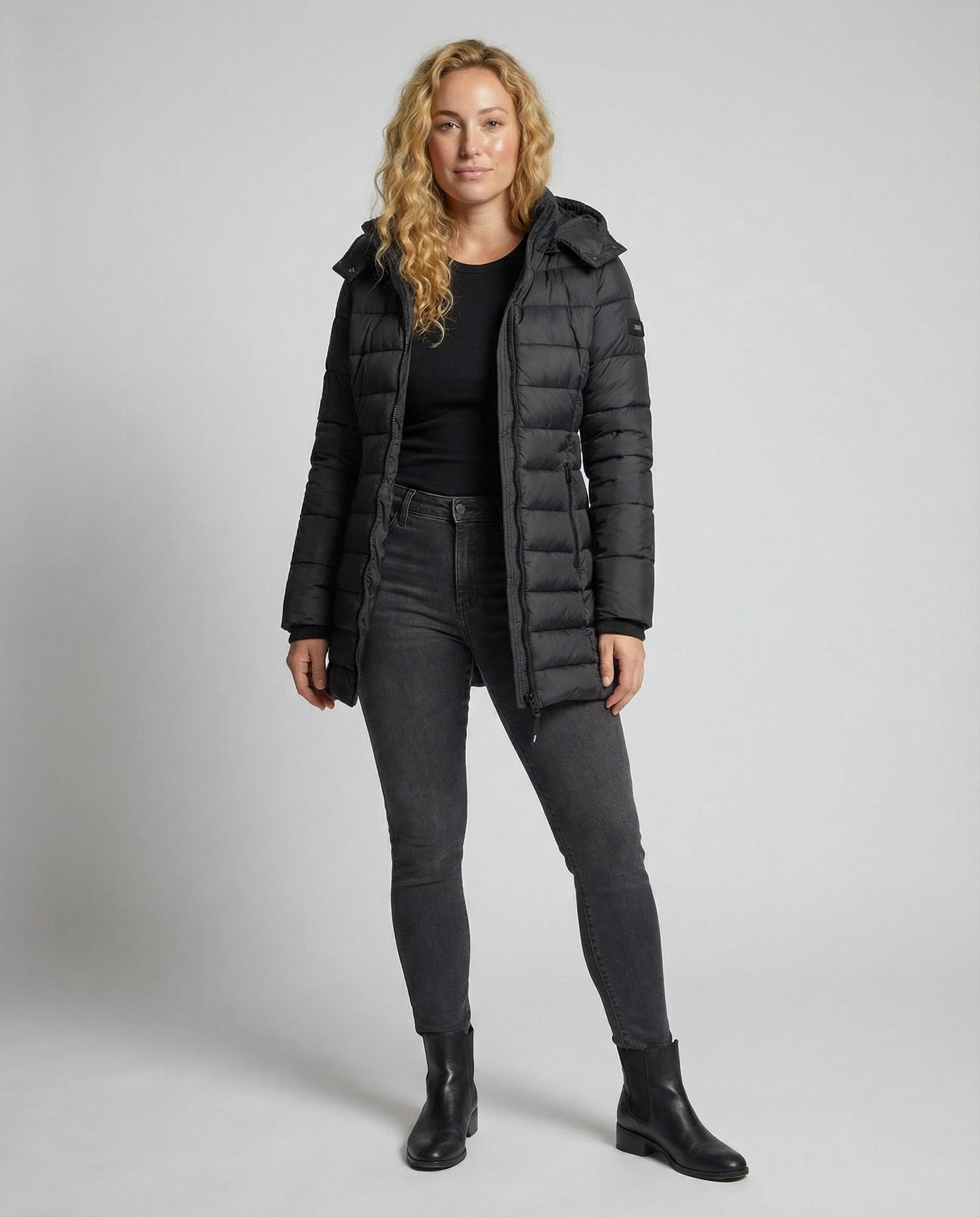 Wilhelmine Schwarz Wasserdichte Isolierte Longline Puffer-Jacke mit Kapuze für Damen | Winter Stadtlook - S/M/L/XL/2XL/3XL/4XL