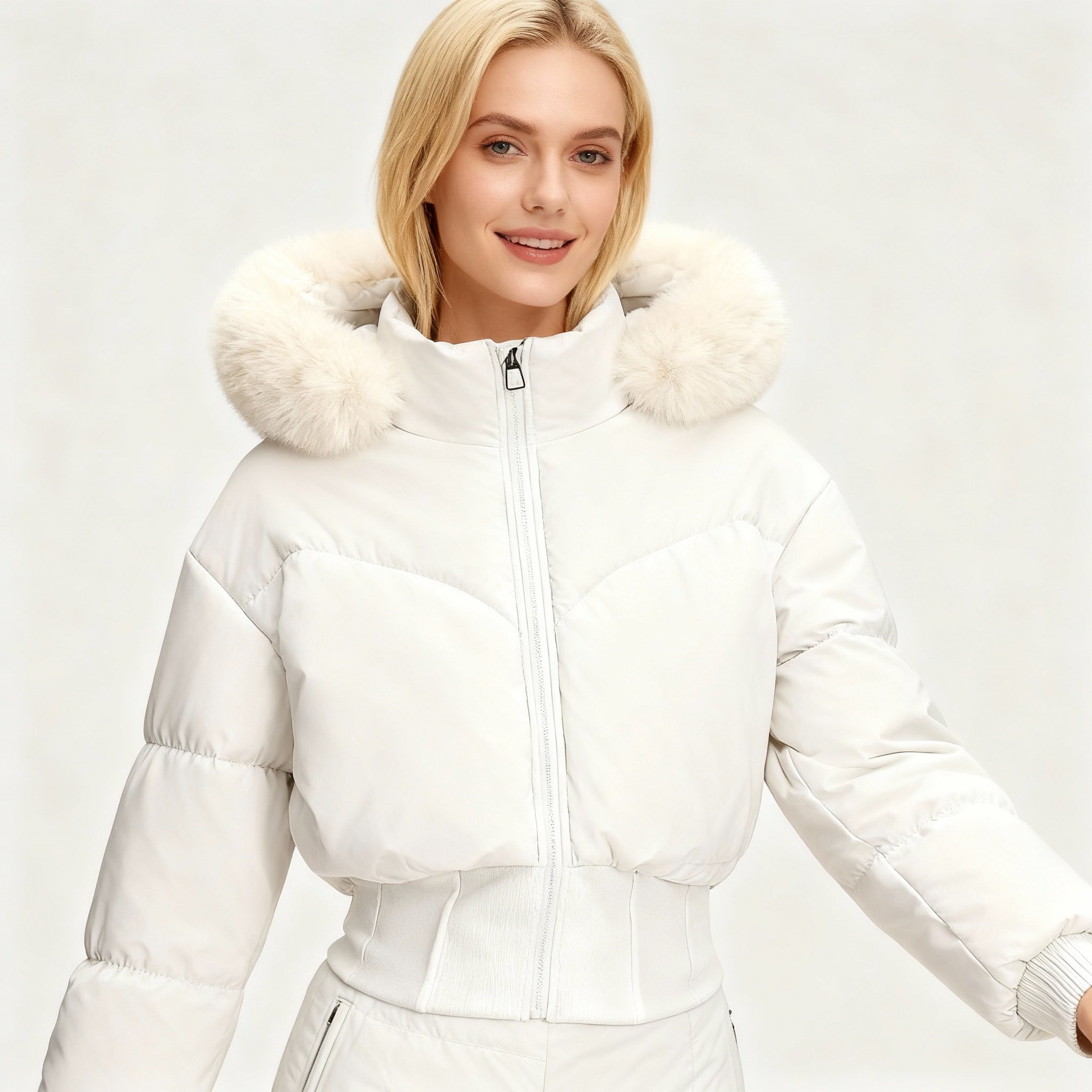 Monika Schwarz Kurze Isolierte Steppjacke mit Kapuze und Kunstfellbesatz für Damen | Winter Casual - S/M/L/XL/2XL