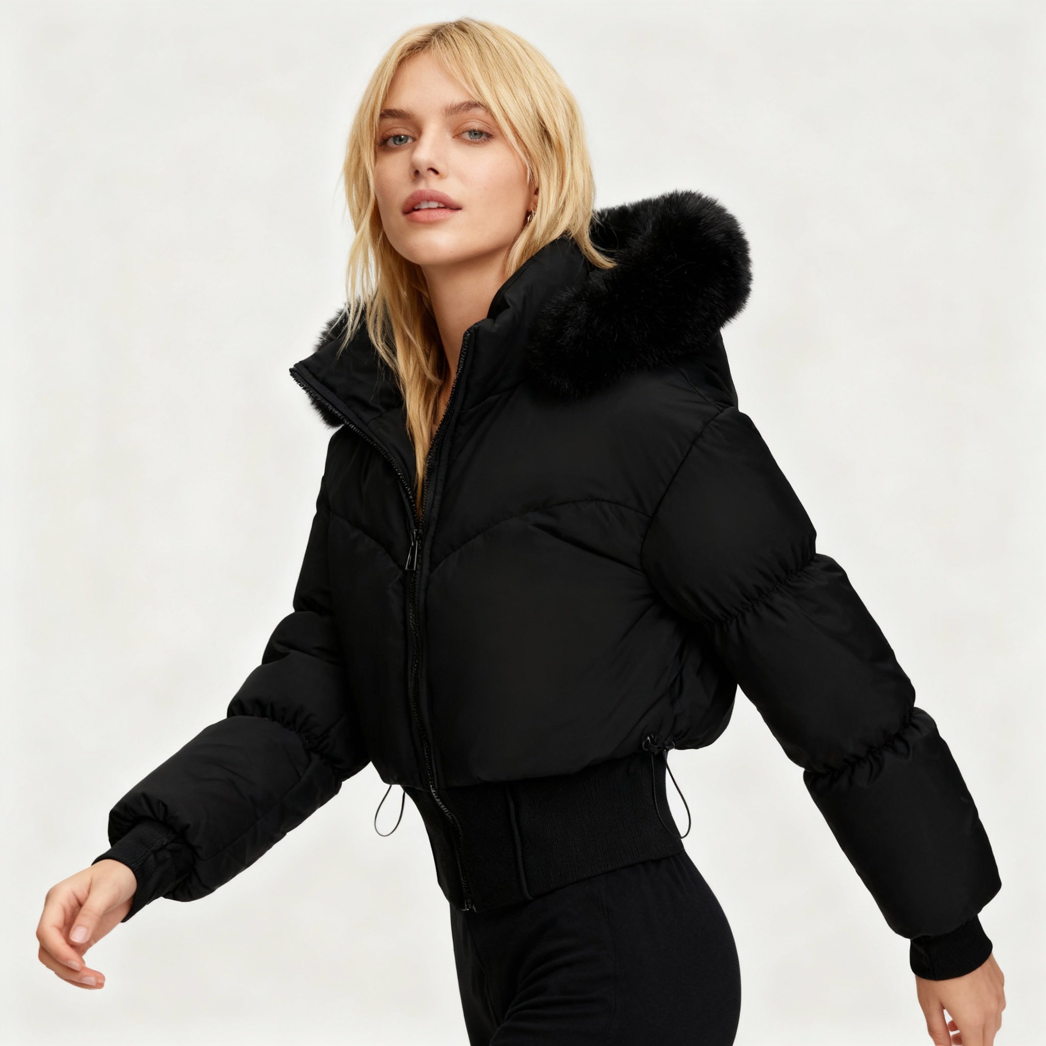 Monika Schwarz Kurze Isolierte Steppjacke mit Kapuze und Kunstfellbesatz für Damen | Winter Casual - S/M/L/XL/2XL