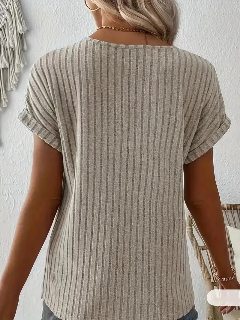 Fiona Damen T-Shirt | Gerippt mit V-Ausschnitt und Knöpfen, Hochwertige Baumwolle 1