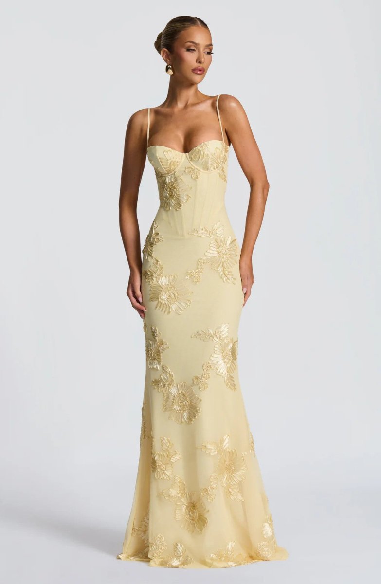 Fiona Figurbetontes Maxi Kleid | Spitze und Offener Rücken 10