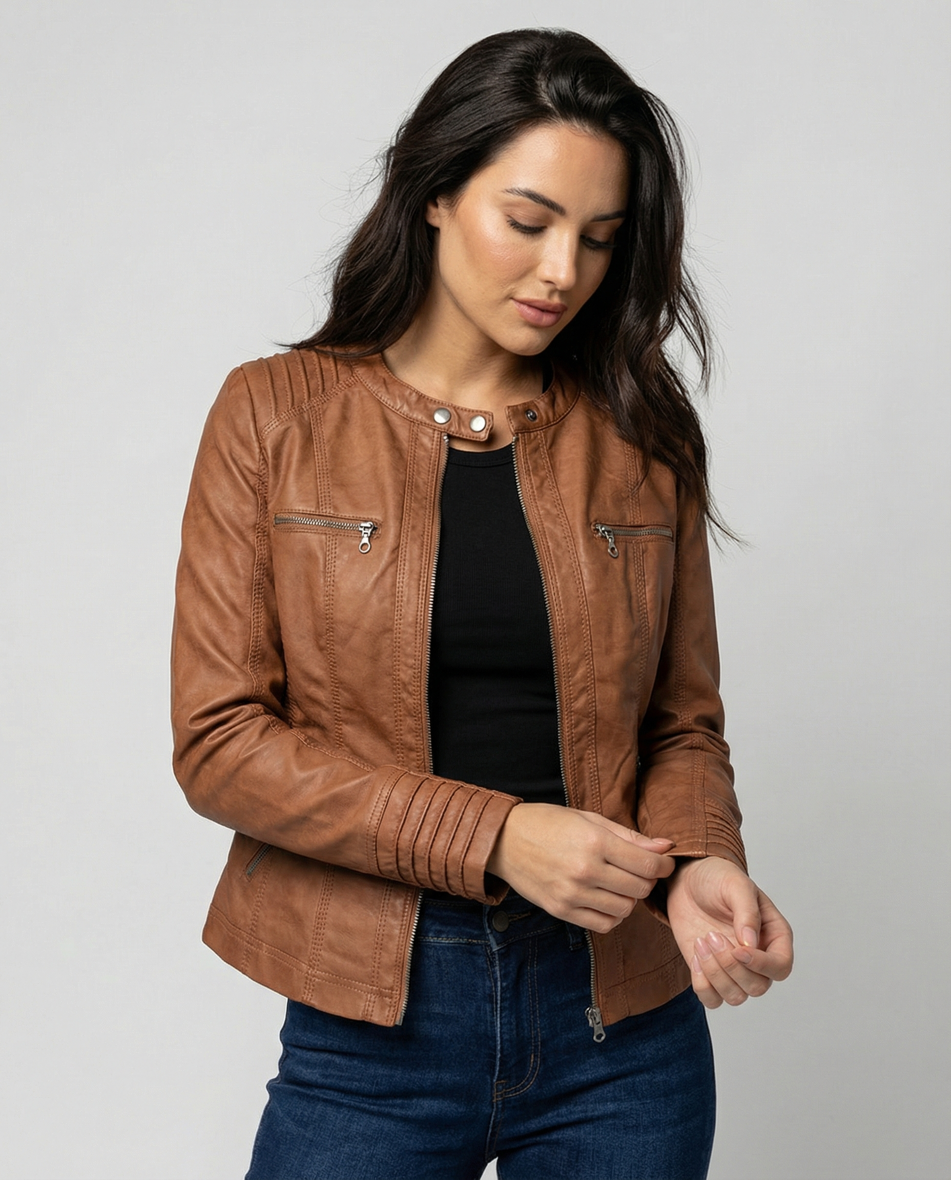 Monika Braun Kurze Leder-Optik Jacke mit Kapuze für Damen | Biker Stil Casual Herbst - S/M/L/XL/2XL/3XL