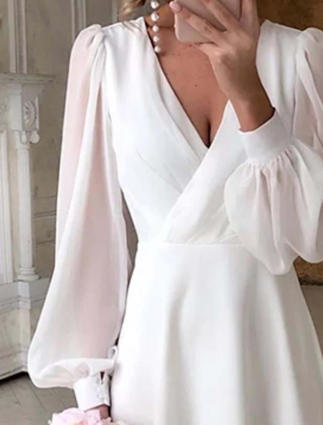 Lina Damen Hochzeitskleid | Langarm V-Ausschnitt, Elegante Brautmode 0