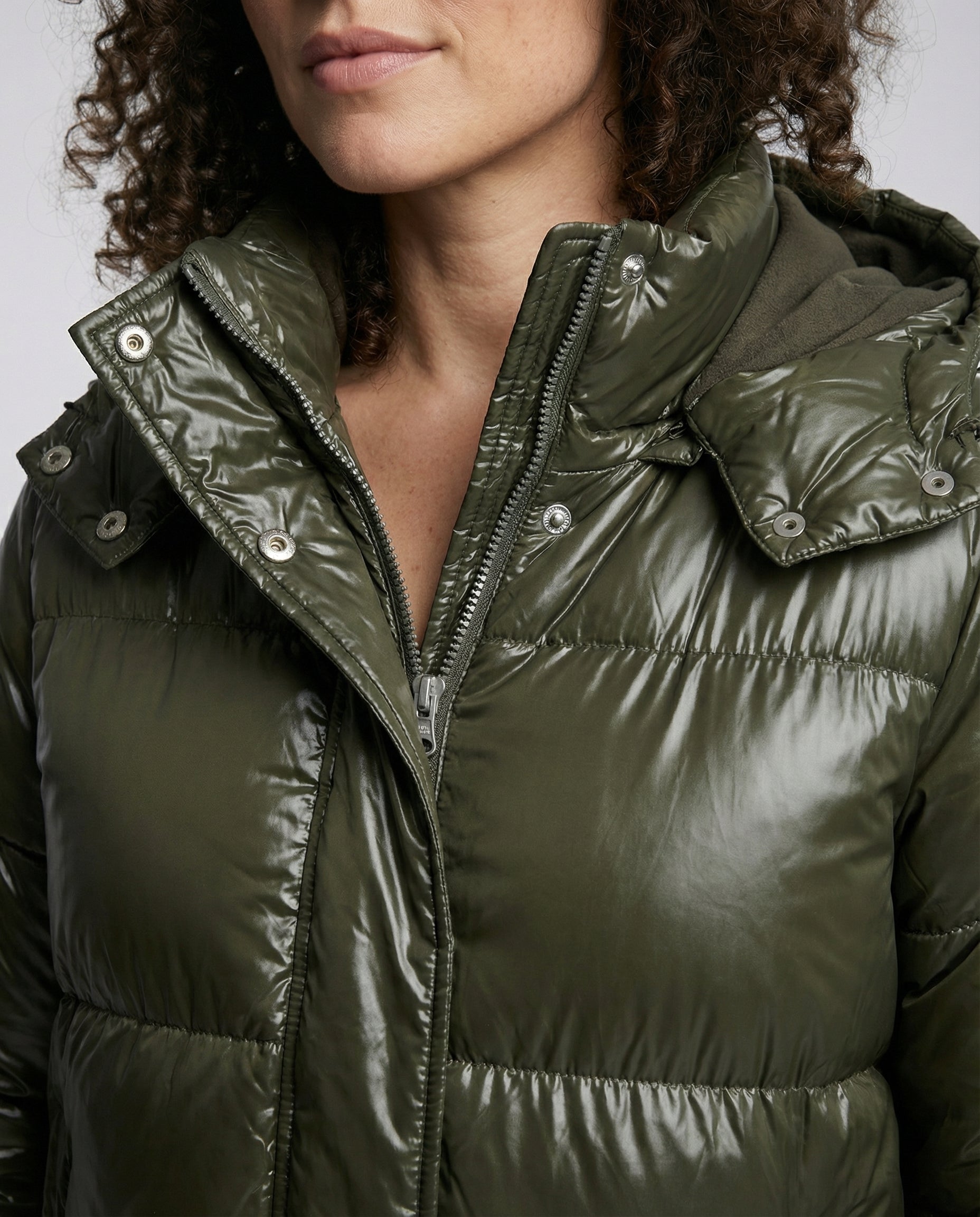 Wanda Grün Glänzende Kurze Steppjacke mit Kapuze für Damen | Winter Casual - S/M/L/XL