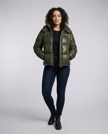 Wanda Grün Glänzende Kurze Steppjacke mit Kapuze für Damen | Winter Casual - S/M/L/XL
