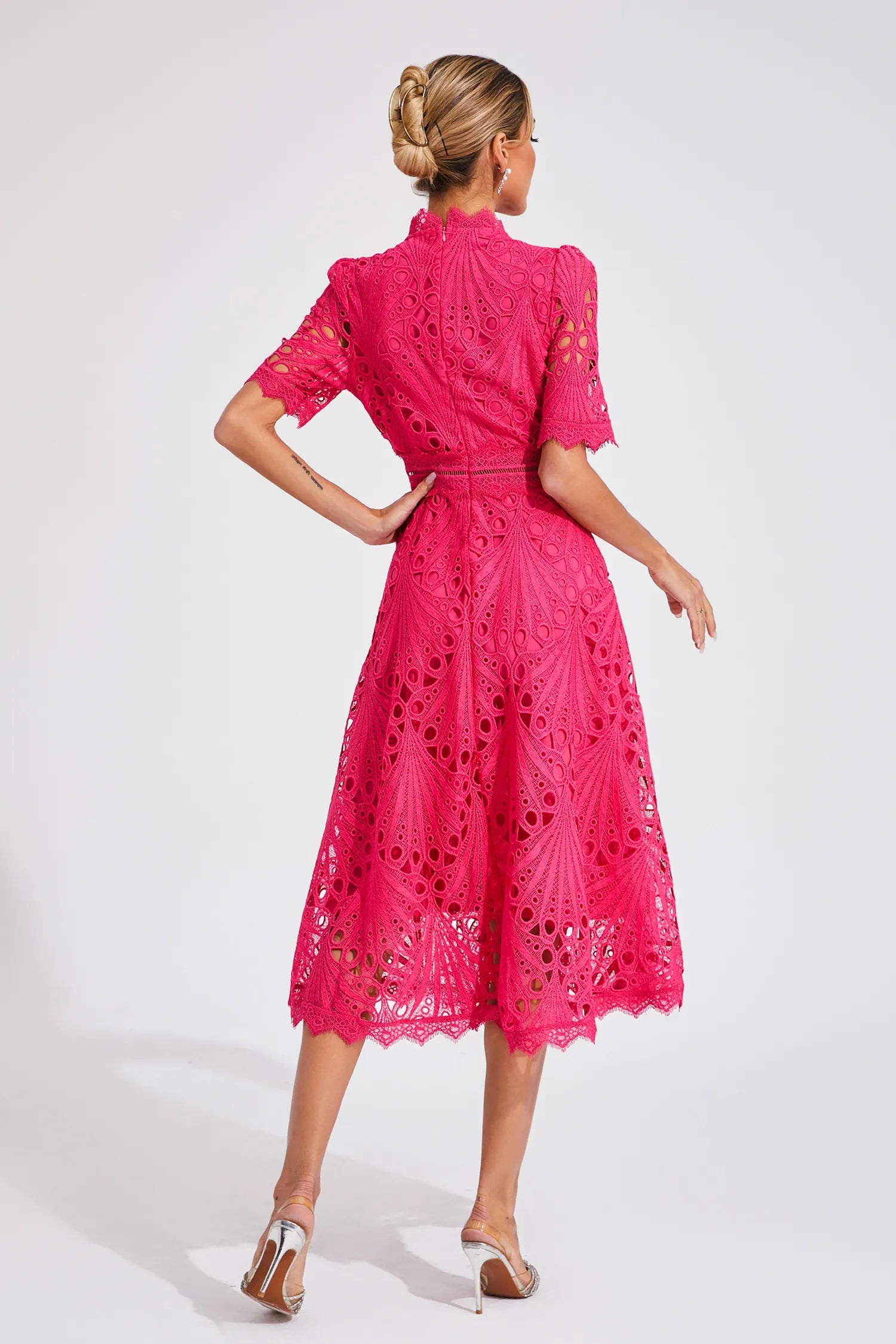 Pia Damen Midi Kleid | Spitzenmuster, Strukturierte Silhouette 0