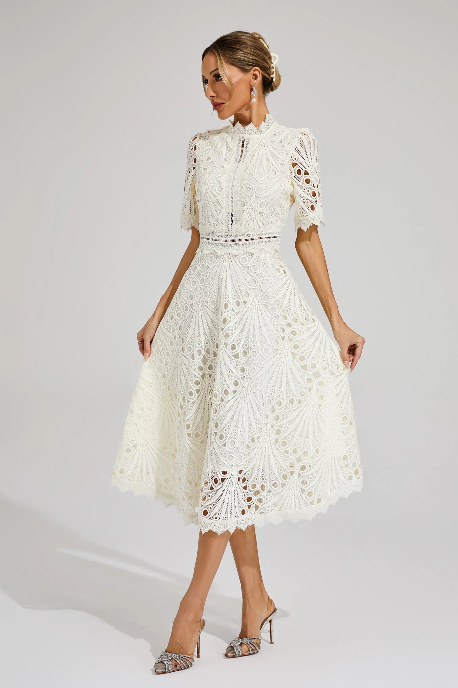 Pia Damen Midi Kleid | Spitzenmuster, Strukturierte Silhouette 2