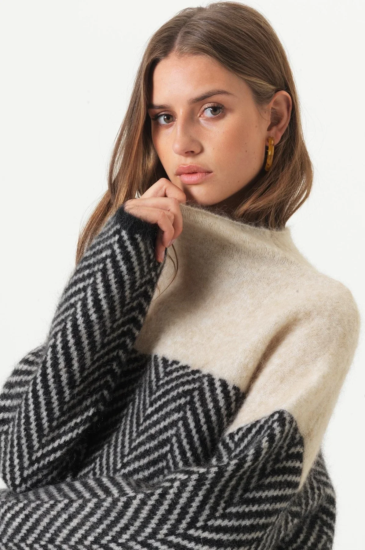 Lotte Beige Chevron Oversized Rollkragenpullover für Damen | Herbst Winter Casual Stil - XS/S/M/L/XL/2XL