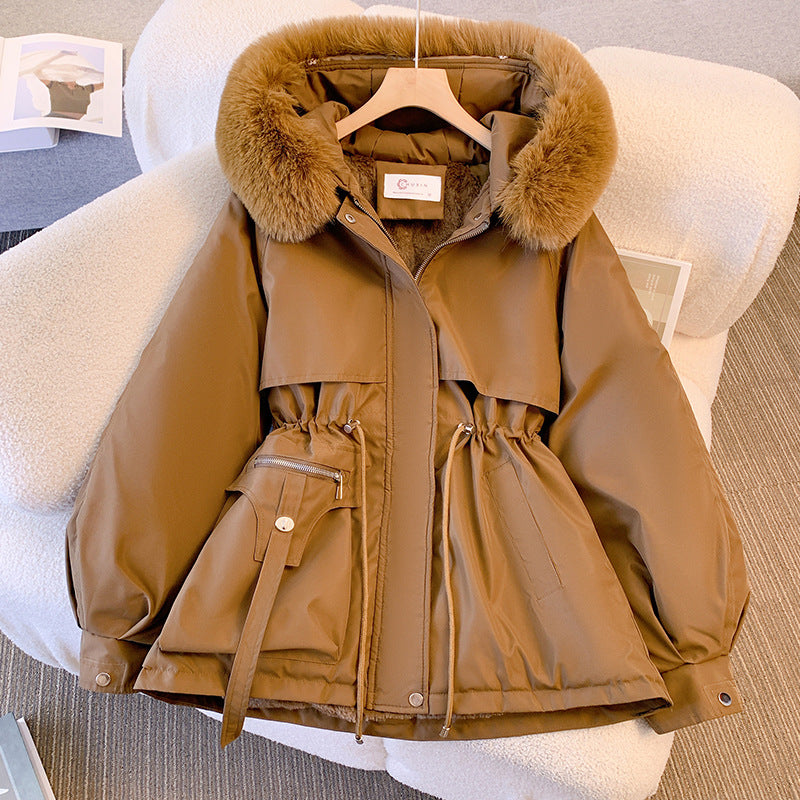 Ottilie Beige Gefütterte Winterjacke mit Kunstfell-Kapuze für Damen | Tailliert Kurz Winter - S/M/L/XL/2XL/3XL