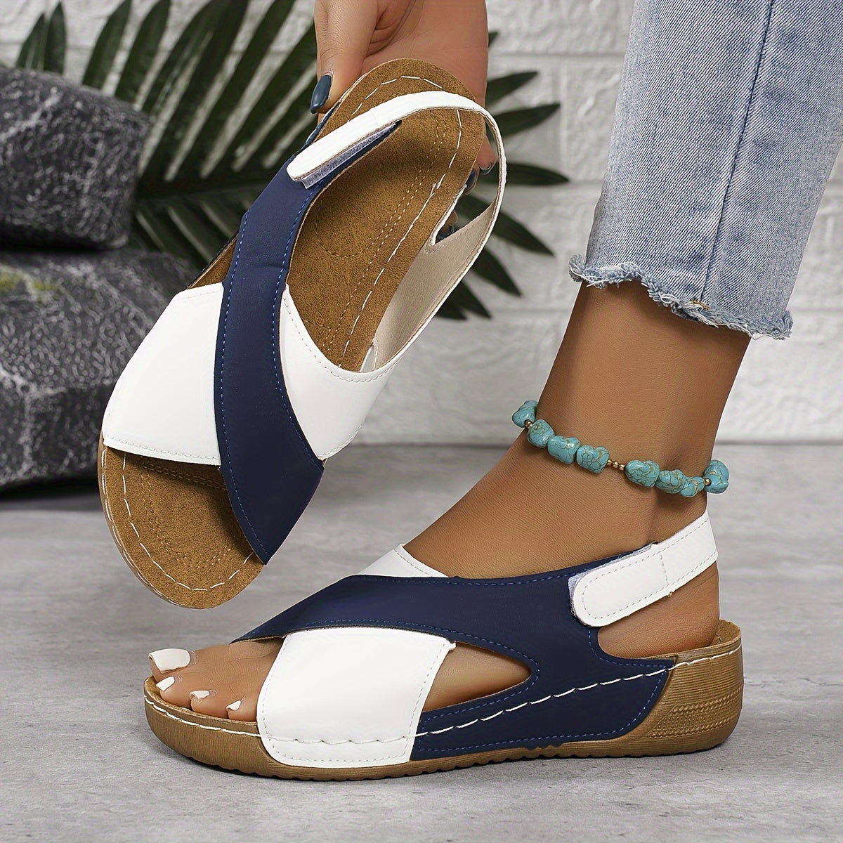 Lotti Navy-Weiss Orthopädische Keilsandale mit Kreuzriemen für Damen | Komfort und Stil | Verstellbarer Klettverschluss