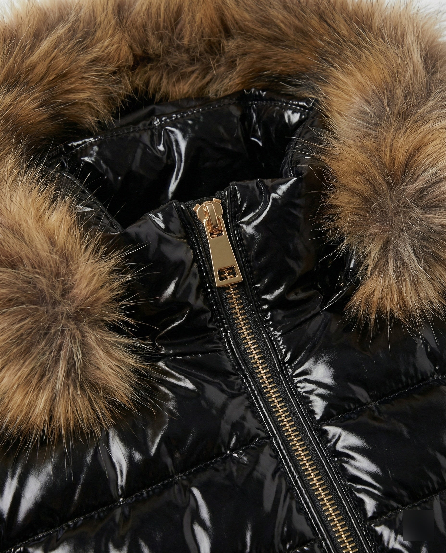 Frieda Schwarz Glänzende Taillierte Steppjacke mit Kunstfell-Kapuze für Damen | Winter Casual - S/M/L/XL/2XL/3XL