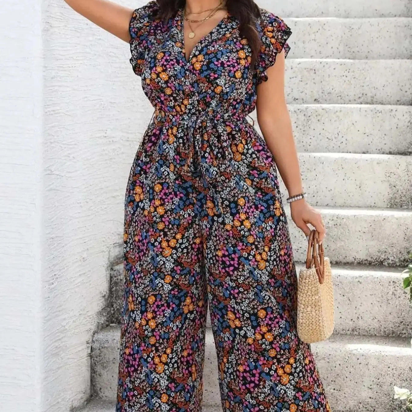 Ursula Schwarz Geblümter V-Ausschnitt Volant-Jumpsuit für Damen | Figurbetonender Sommerfit - XL/1XL/2XL/3XL/4XL