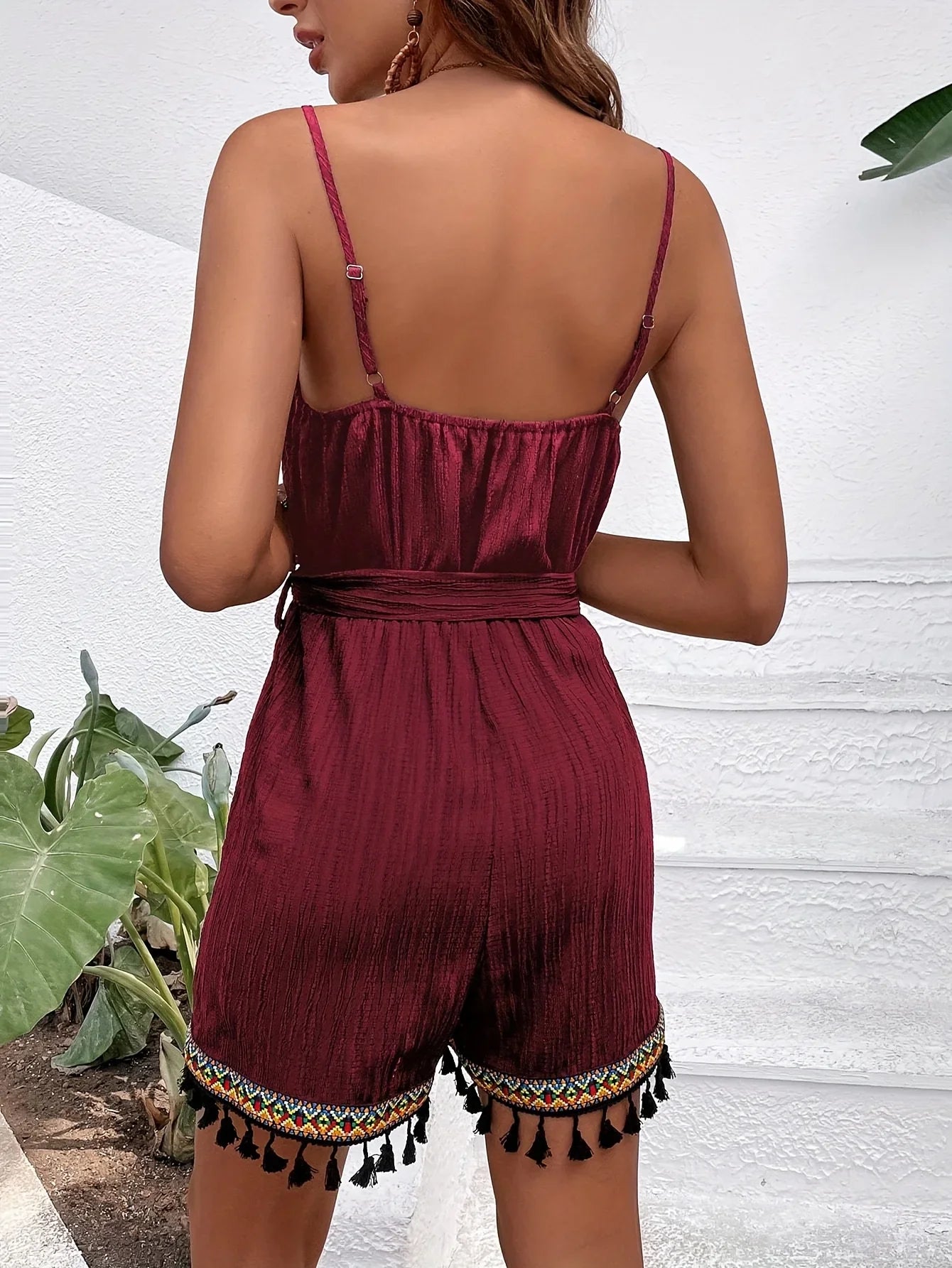 Margrit Burgunderrot Boho V-Ausschnitt Jumpsuit für Damen | Ethnischer Besatz und Quasten - S/M/L/XL/2XL