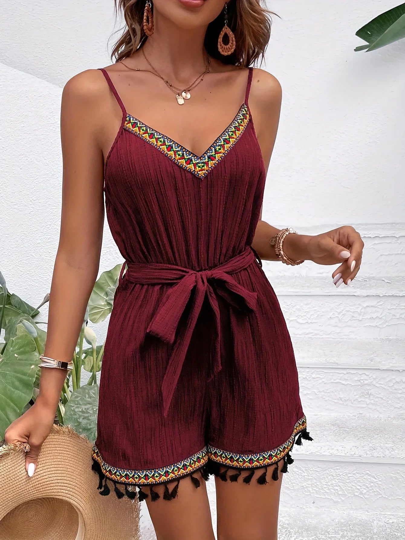Margrit Burgunderrot Boho V-Ausschnitt Jumpsuit für Damen | Ethnischer Besatz und Quasten - S/M/L/XL/2XL